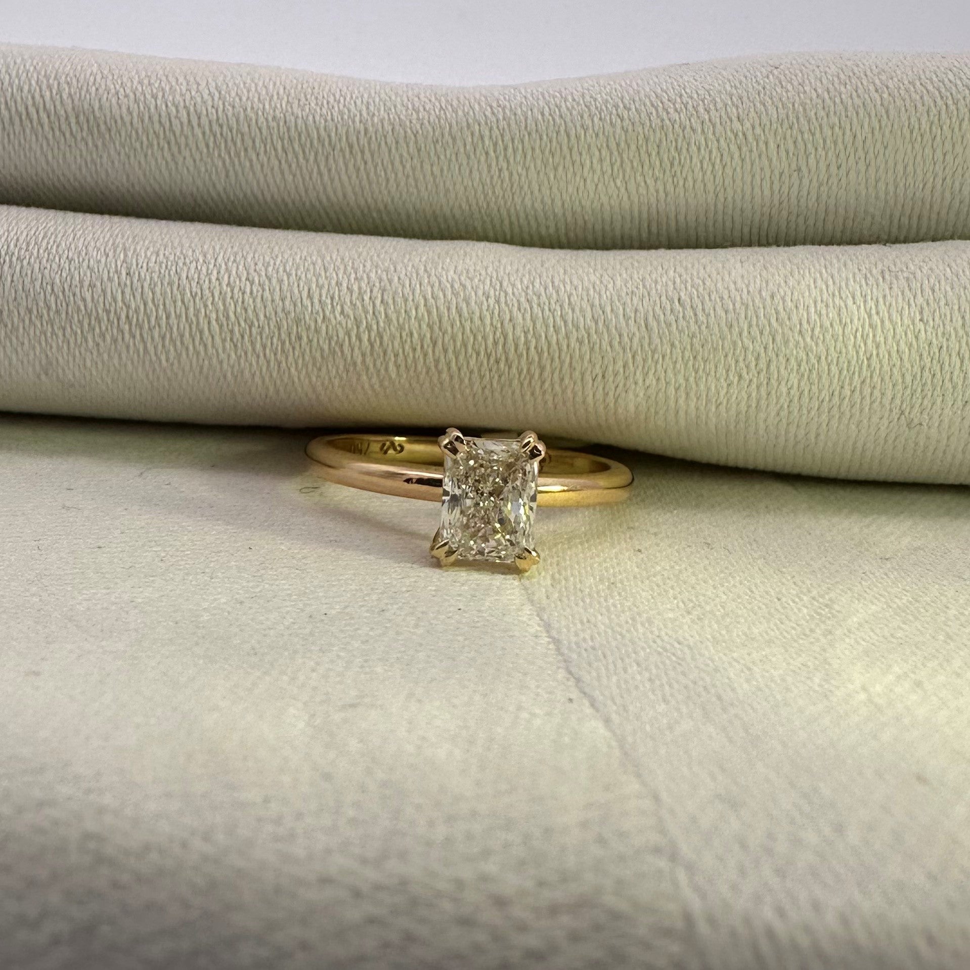 1.02ct Radiant Cut Lab Diamond Solitaire in 18ct Yellow Gold