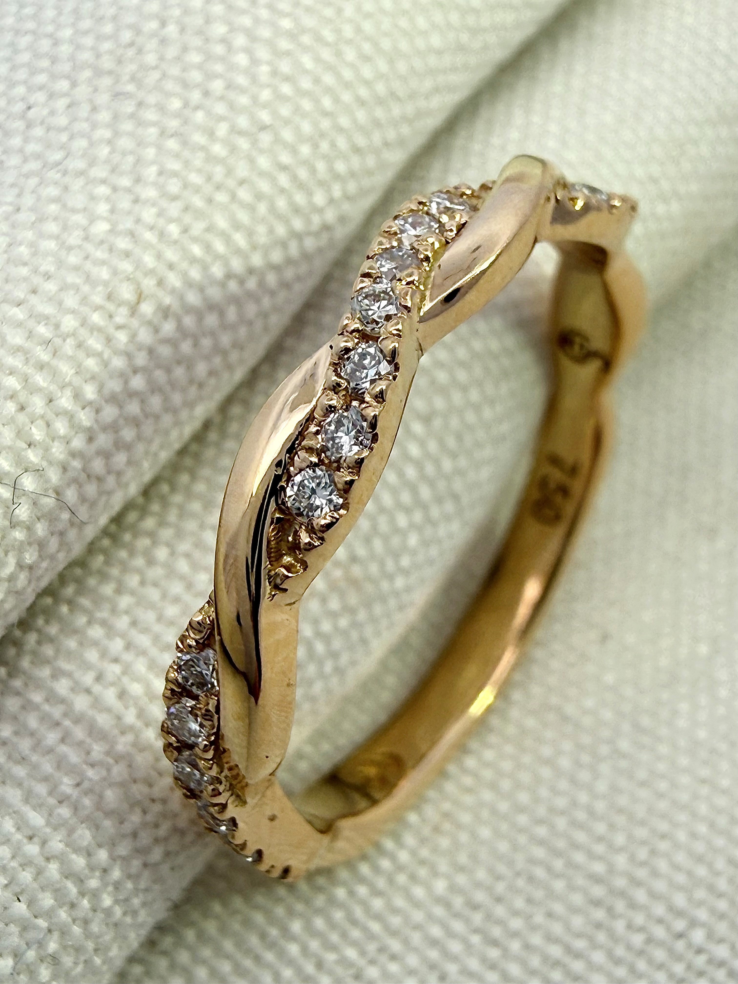 0.21ct Lab Grown Diamond Twist Ring in 18ct Yellow Gold