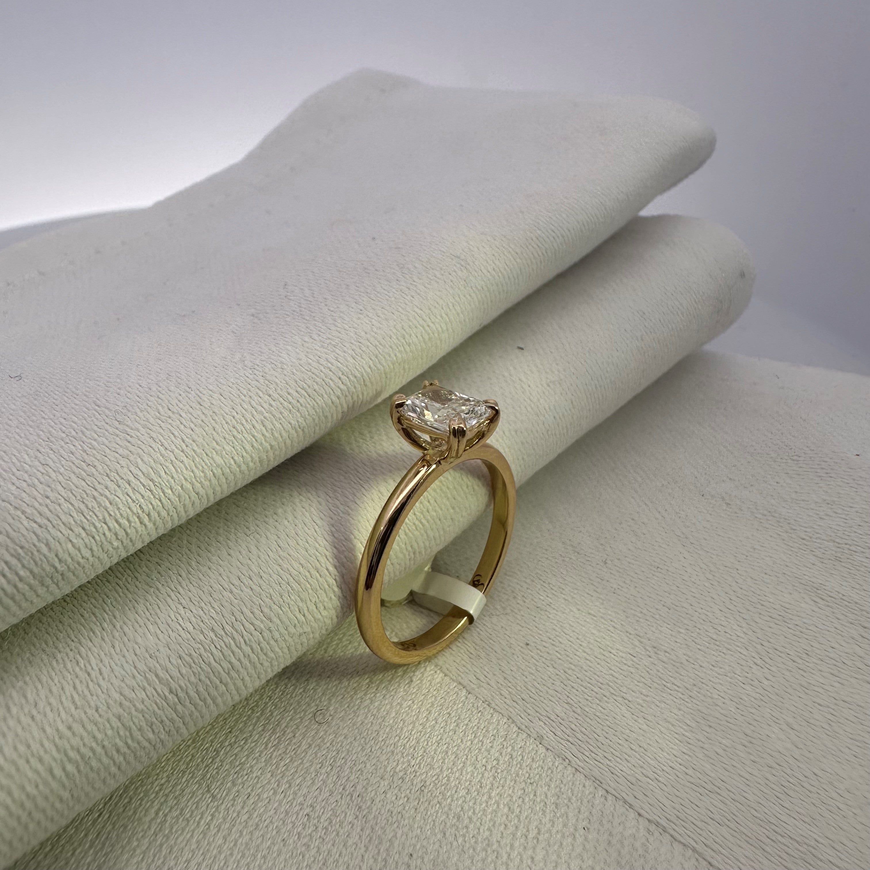 1.02ct Radiant Cut Lab Diamond Solitaire in 18ct Yellow Gold