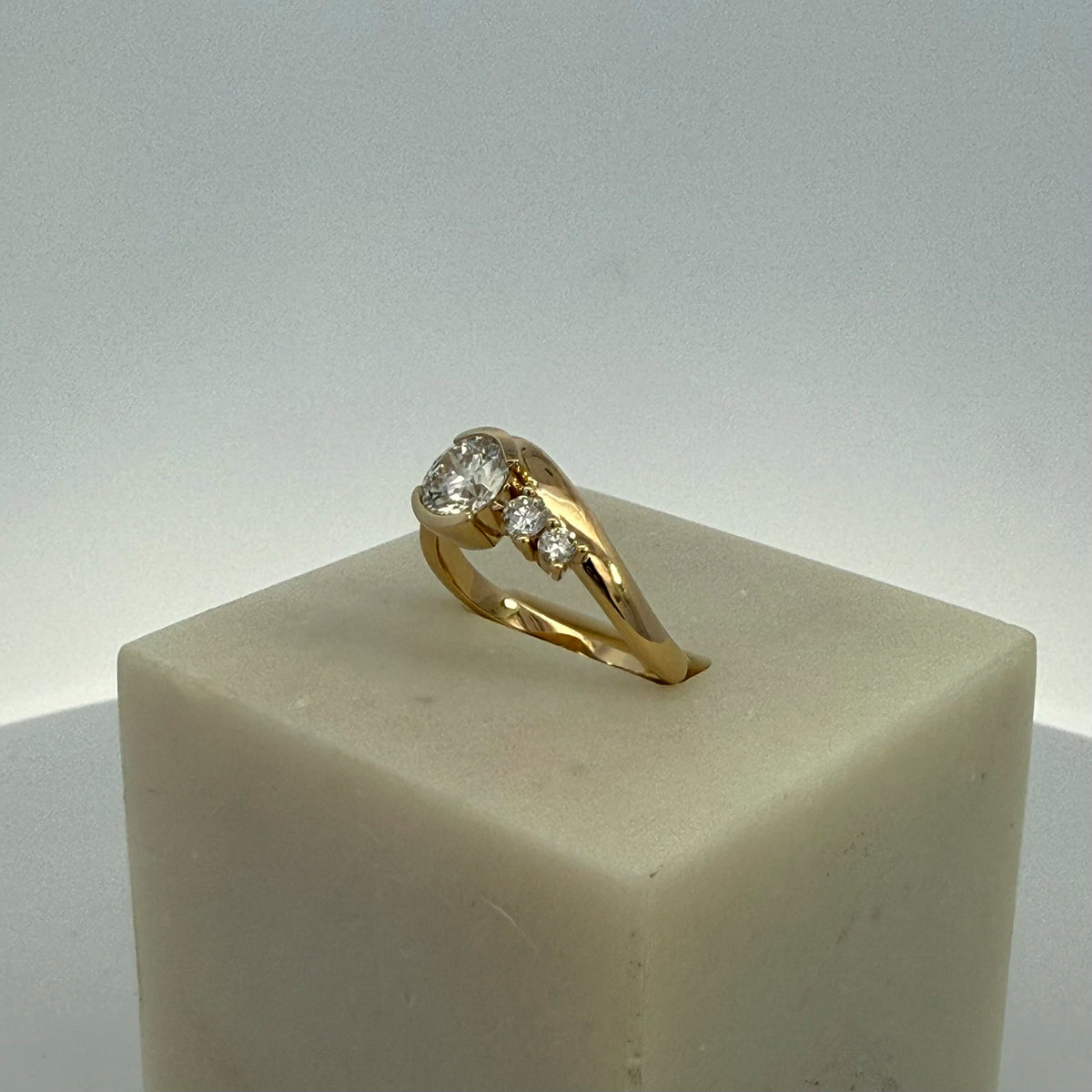 1.01ct Round Brilliant Cut Lab Grown Diamond Ring in 14ct Yellow Gold