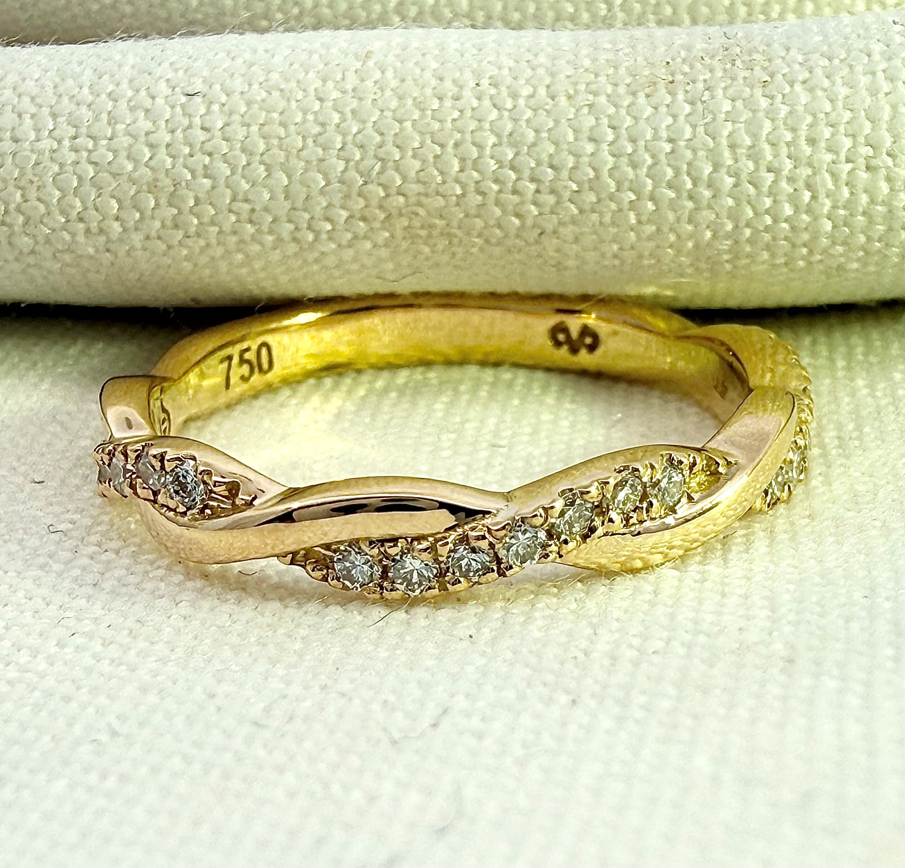 0.21ct Lab Grown Diamond Twist Ring in 18ct Yellow Gold